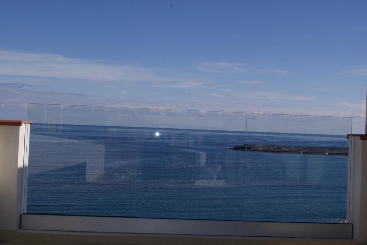 Donna Sicilia Hotel จีอาร์ดีนี นักซอส ภายนอก รูปภาพ