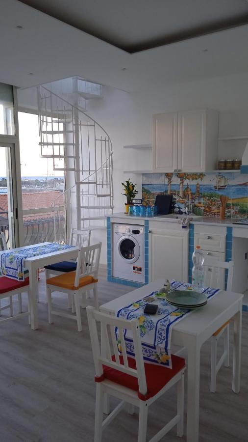 Donna Sicilia Hotel จีอาร์ดีนี นักซอส ภายนอก รูปภาพ